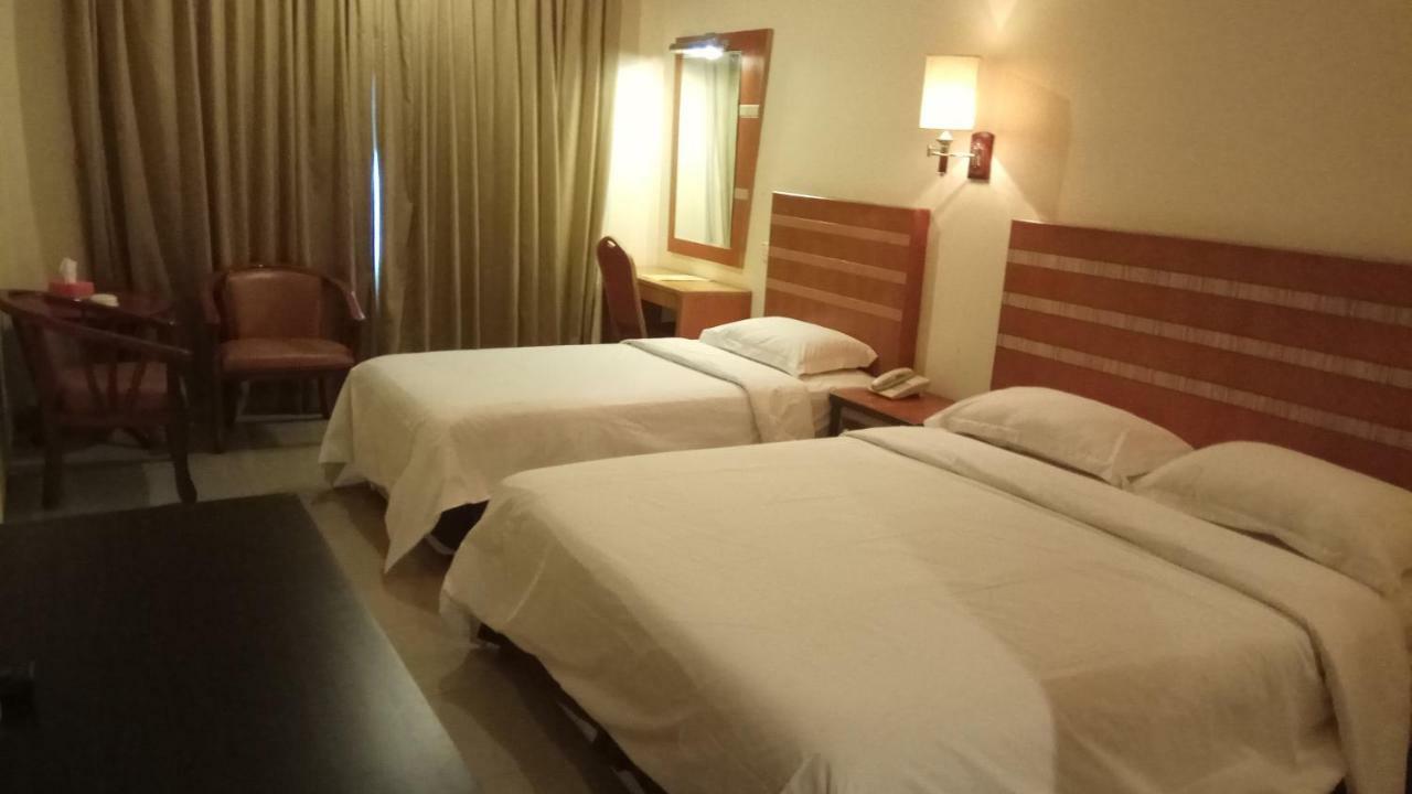 Utama Hotel Batam Szoba fotó